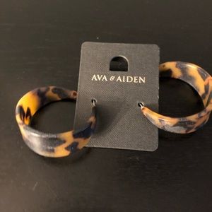 Ava & Aiden tortoiseshell hoop earrings